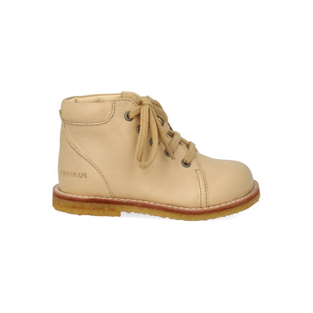 Classic Lace-Up